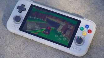Mario Kart running on a Retroid Pocket handheld.