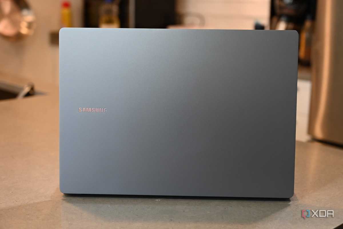 View of SamsungvGalaxy Book 4 Ultra open lid