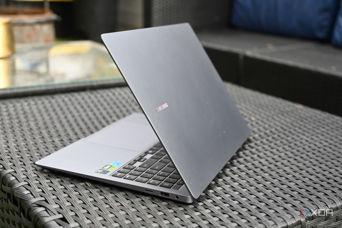 Samsung Galaxy Book 4 Ultra outdoor side