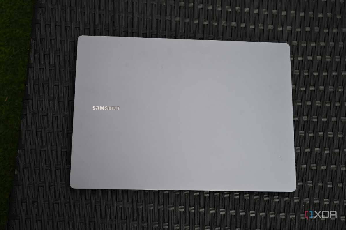 Samsung Galaxy Book 4 Ultra outdoor top