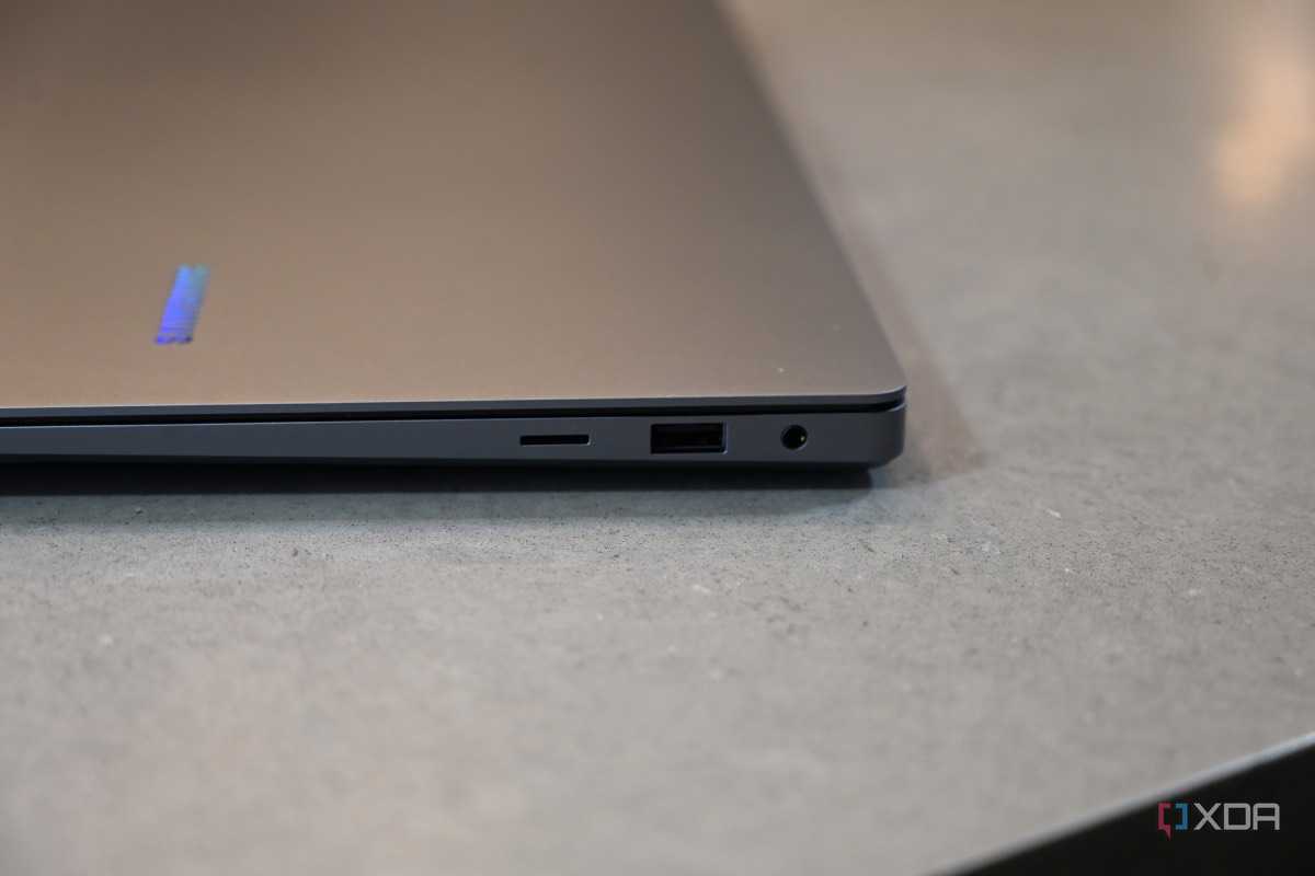 Right side view of Samsung Galaxy Book 4 Ultra ports left