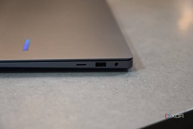 Right side view of Samsung Galaxy Book 4 Ultra ports left
