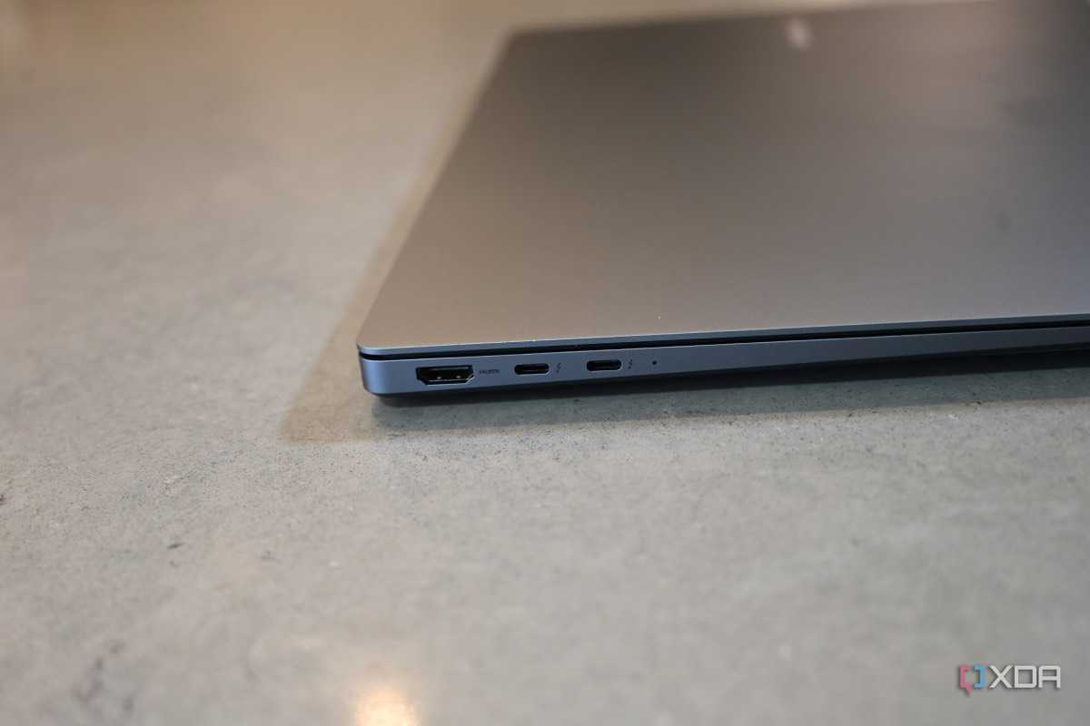 Right side view of Samsung Galaxy Book 4 Ultra ports