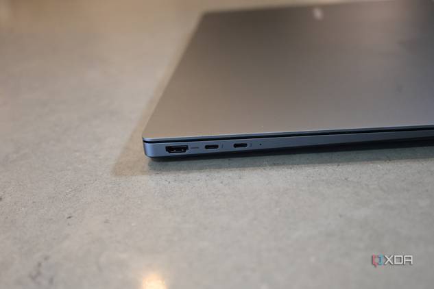 Right side view of Samsung Galaxy Book 4 Ultra ports
