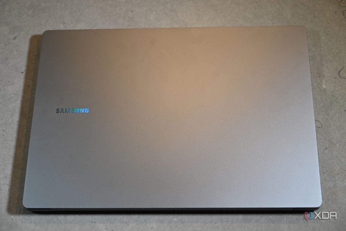 Samsung Galaxy Book 4 Ultra top lid