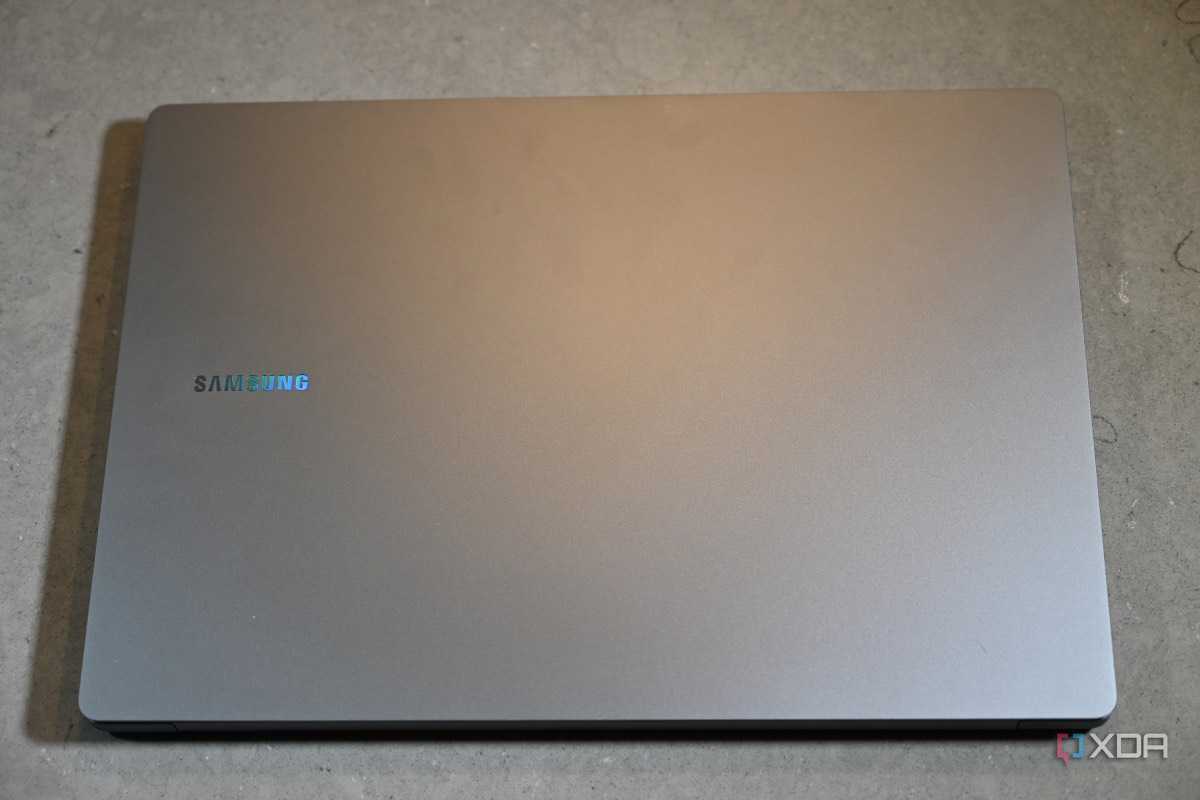 Samsung Galaxy Book 4 Ultra top lid