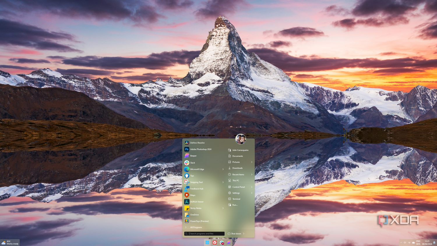 Screenshot of a Windows 11 desktop with StartAllBack Start menu in Windows 11 style