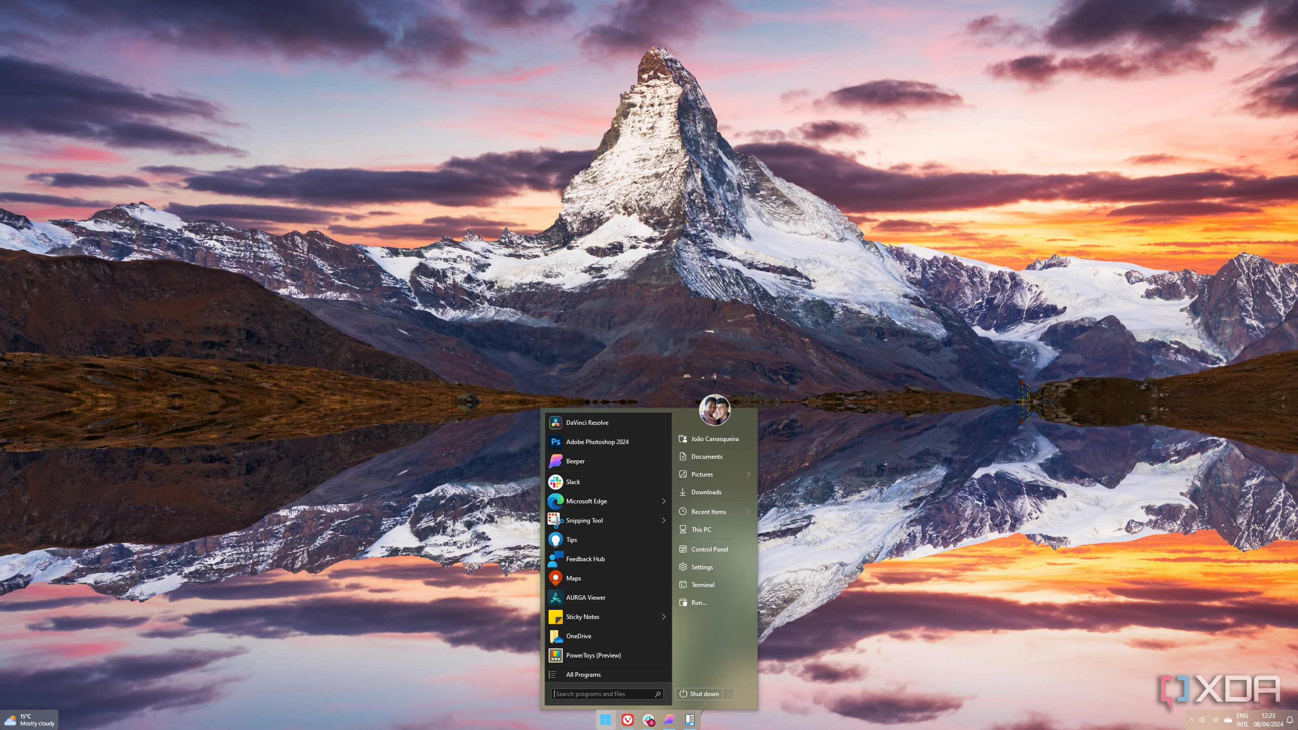 Screenshot of a Windows 11 desktop with StartAllBack Start menu in Windows 10 style