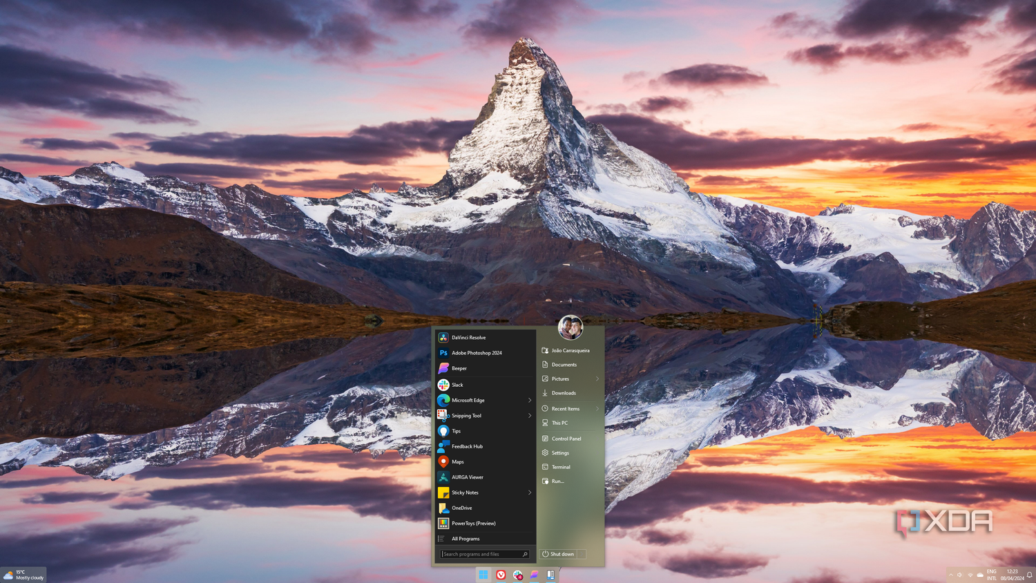 Screenshot of a Windows 11 desktop with StartAllBack Start menu in Windows 10 style