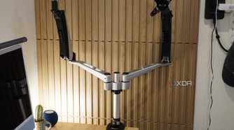 The swivel and spring arms on a StarTech mount.