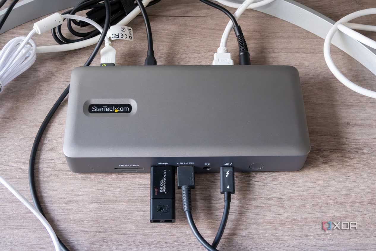 StarTech Thunderbolt 4 Multi-Display Docking Station-24