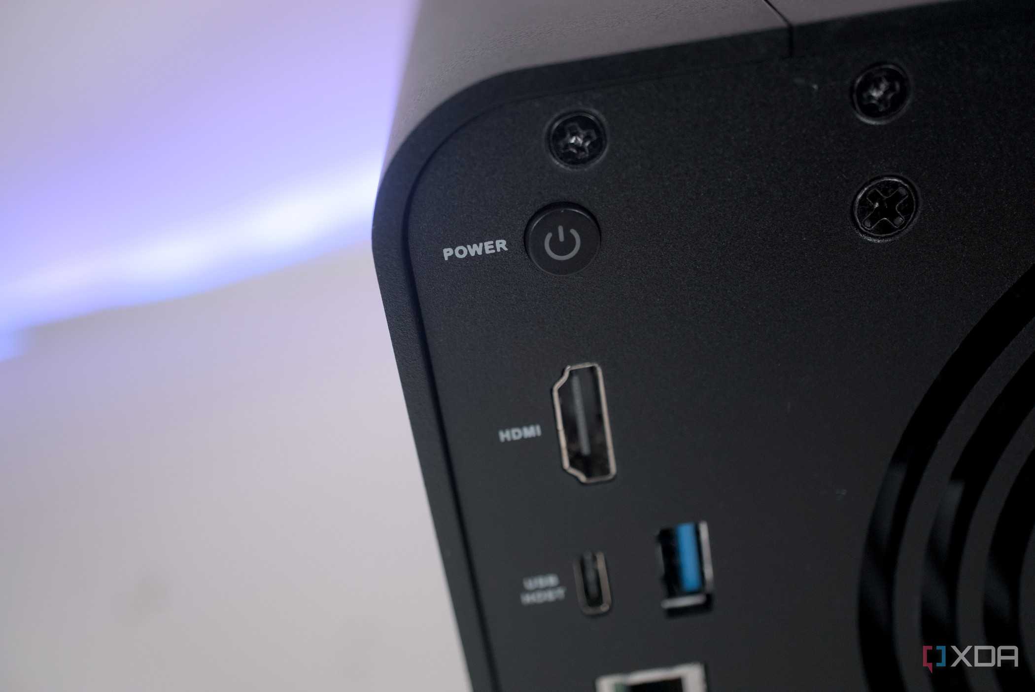 TerraMaster F4-424 Pro ports