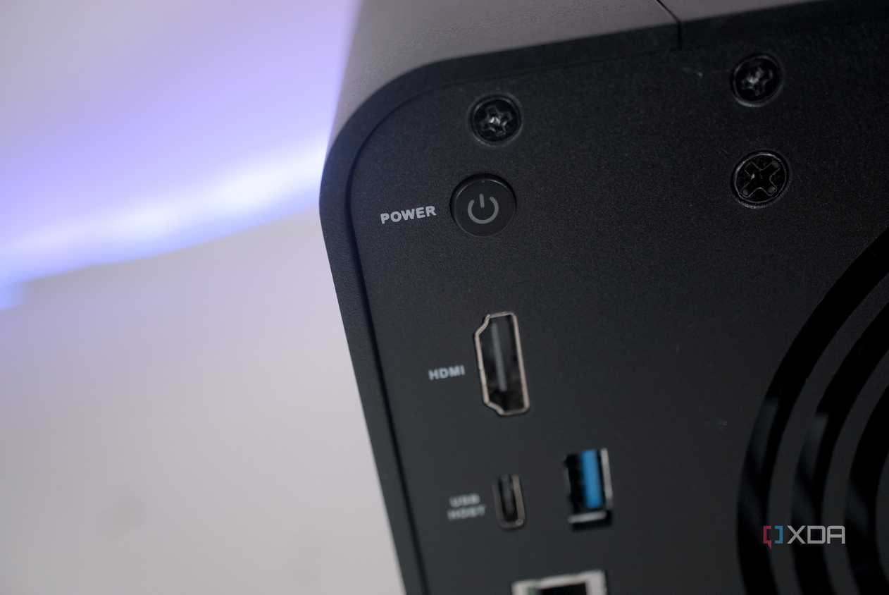 TerraMaster F4-424 Pro ports