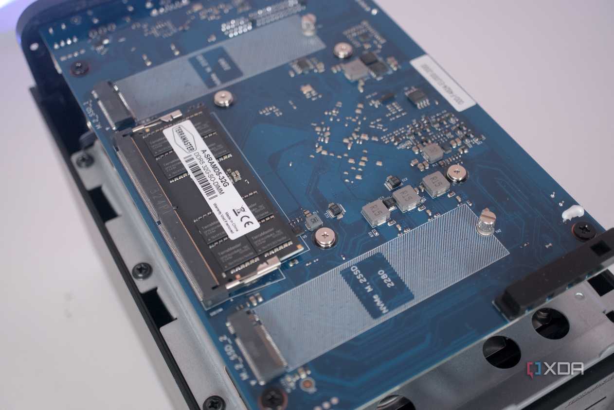 TerraMaster F4-424 Pro M.2 slots