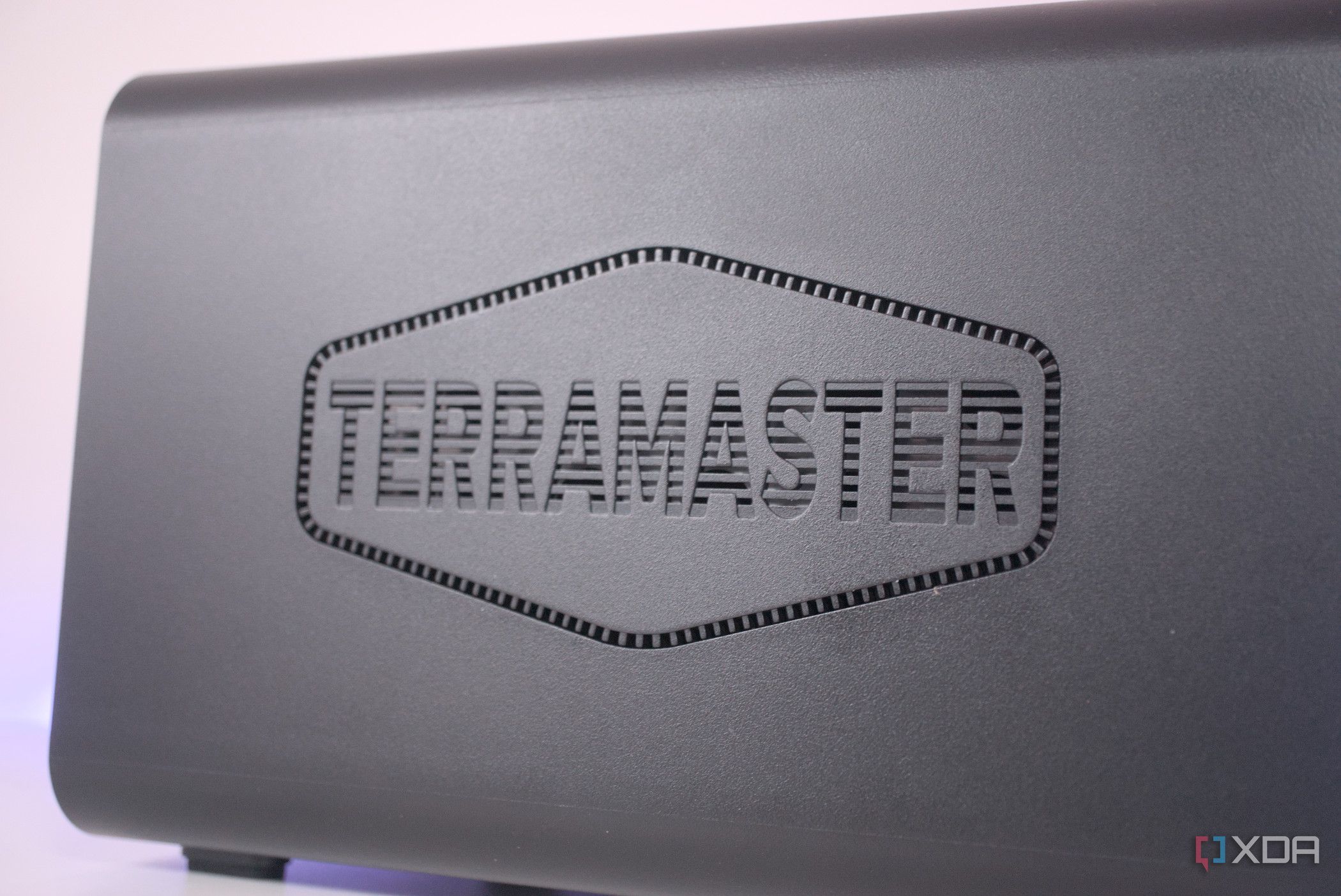 terramaster-f4-424-pro-side-branding