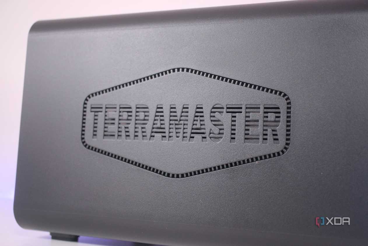 terramaster-f4-424-pro-side-branding