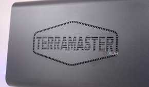 terramaster-f4-424-pro-side-branding