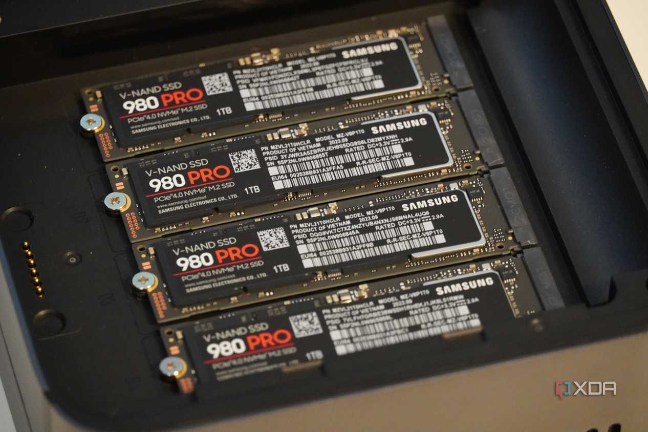 Four SSDs in the Ugreen NAS.