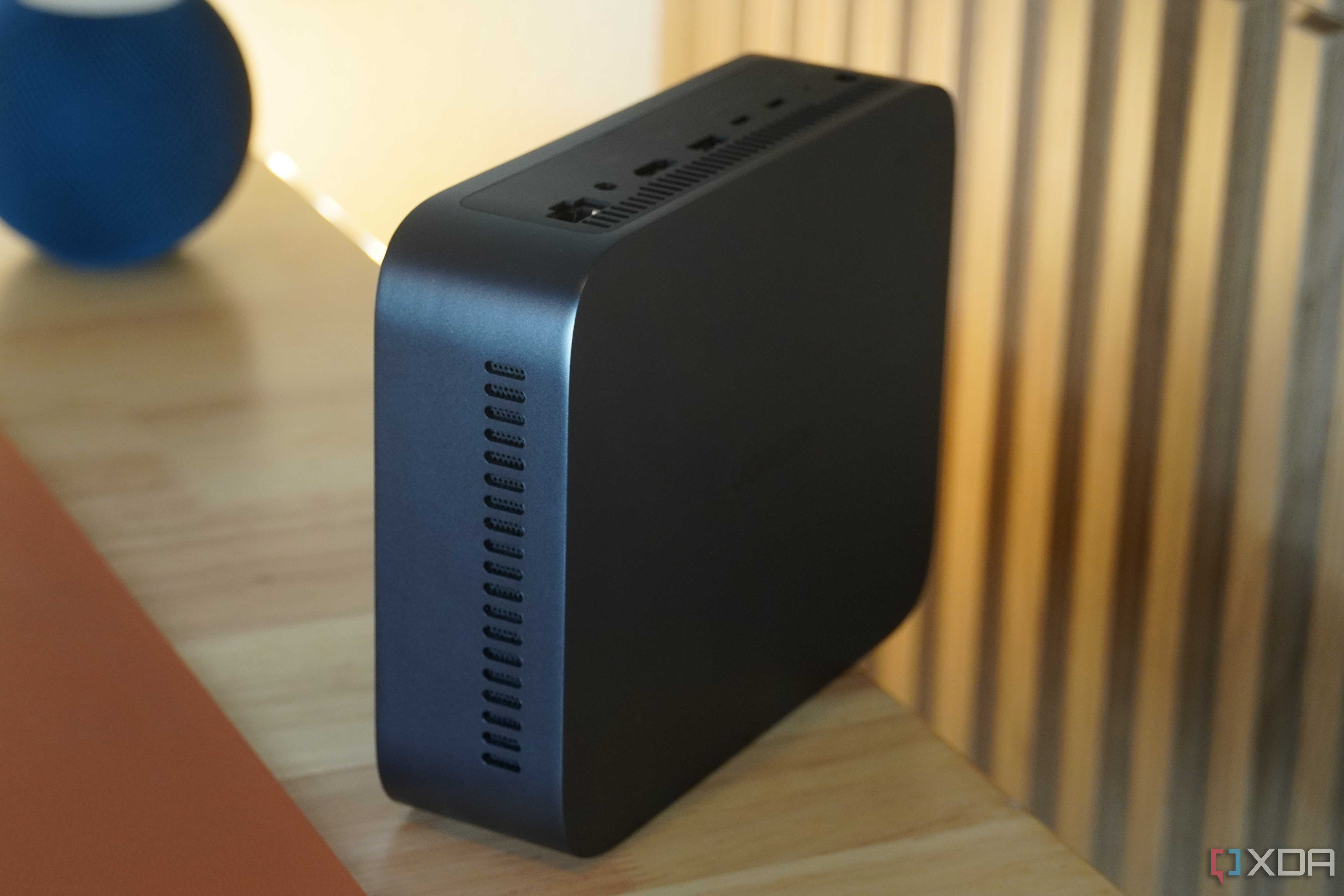 The other side of the Ugreen NAS.