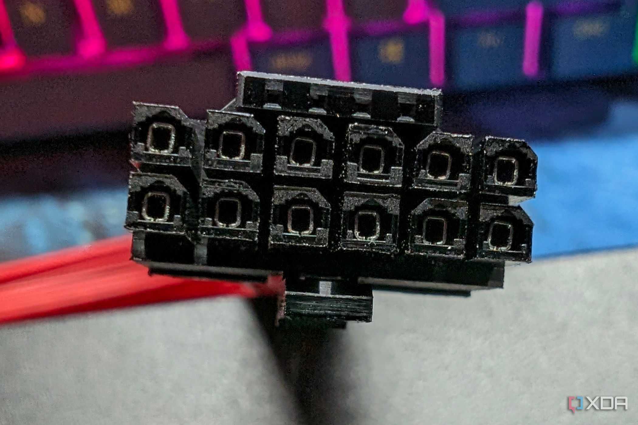 12VHPWR 12+4 pin power connector