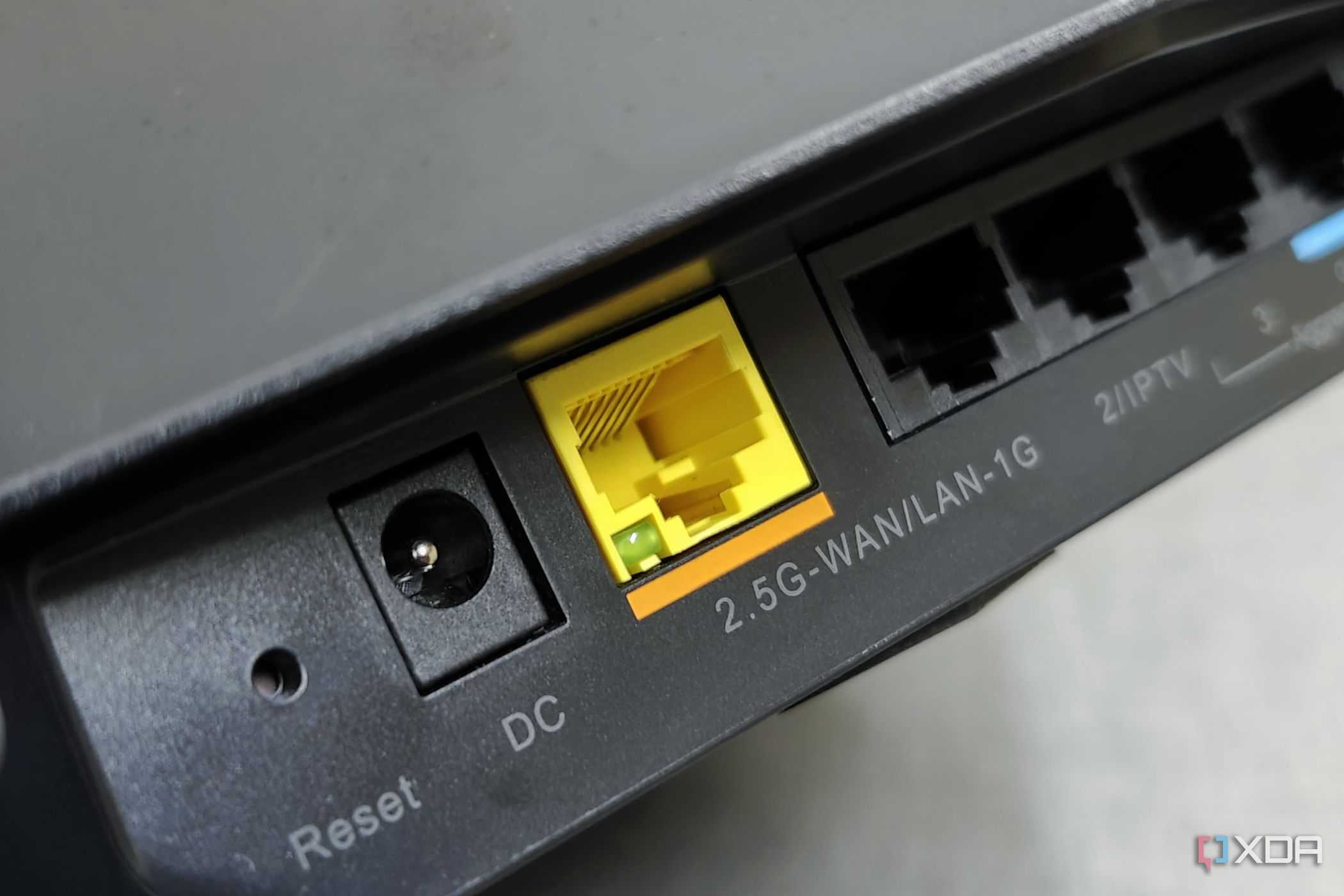 An image showing the 2.5G port on the Reyee E6 gaming router.