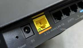 An image showing the 2.5G port on the Reyee E6 gaming router.