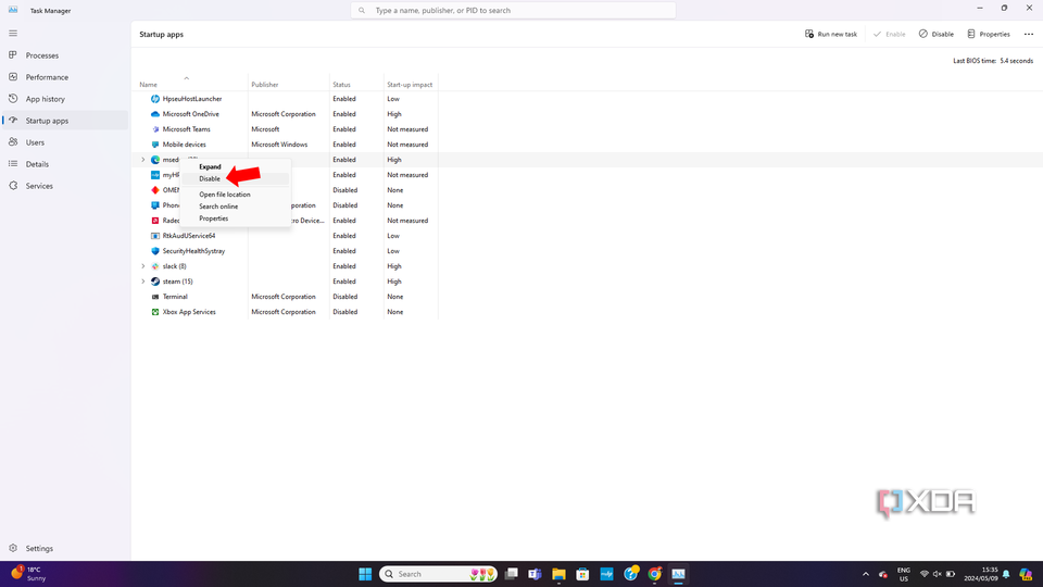 An arrow pointing to the disable option in the start-up menu