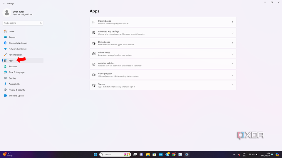 An arrow pointing to the Apps tab in Windows settings.