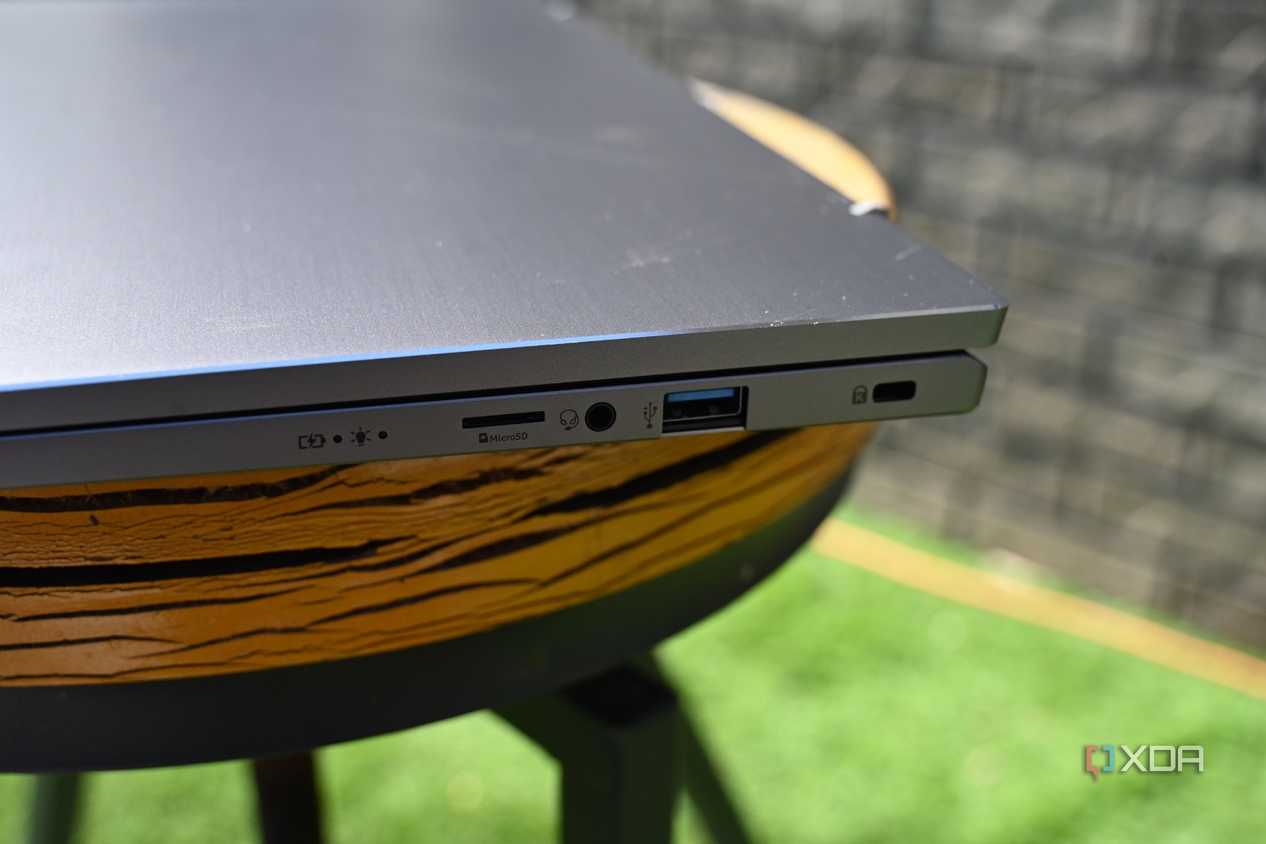 Close up of Acer Swift Go 16 (2024) right-side ports