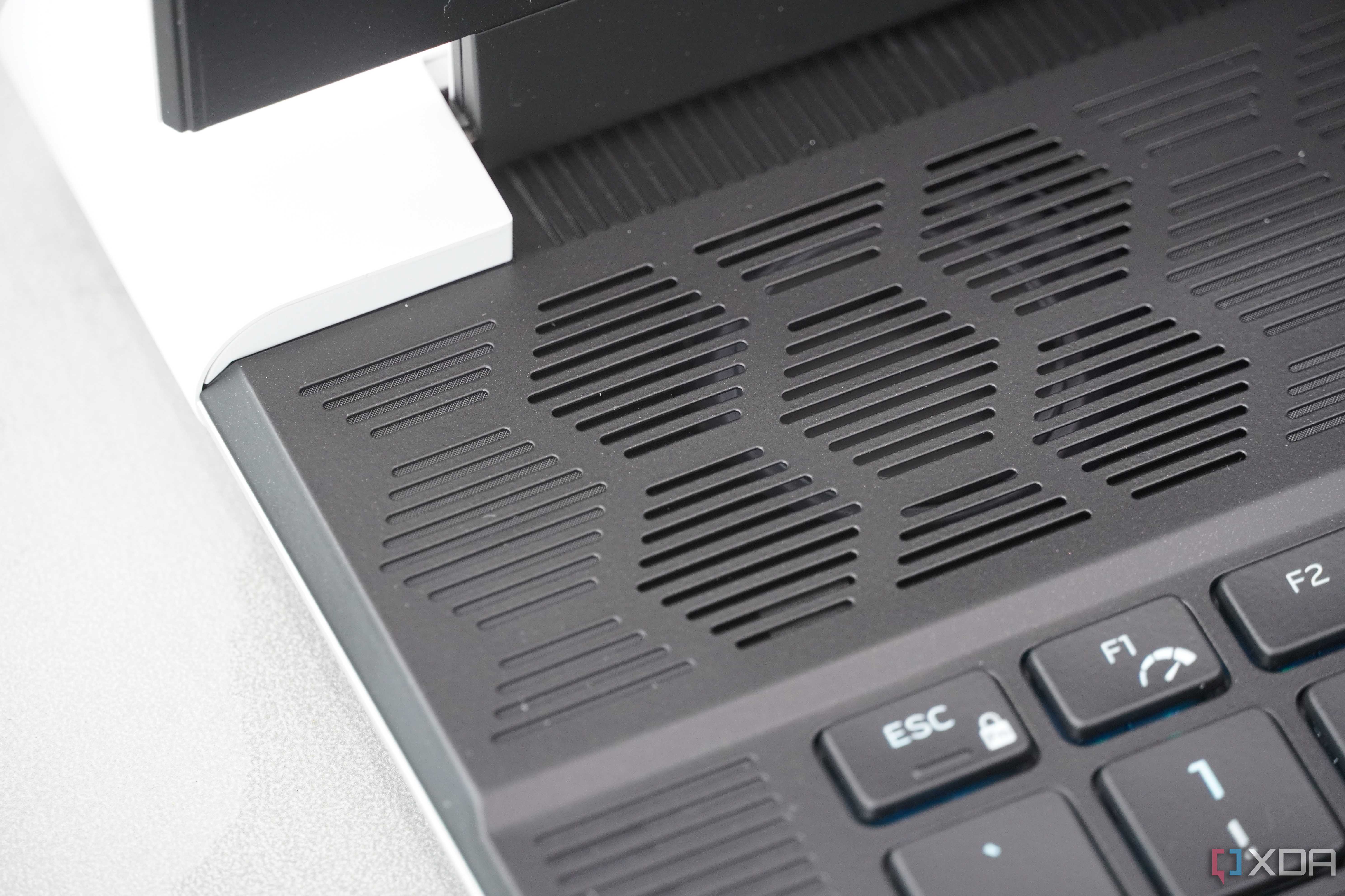 The exam key and cooling system on the Alienware x16 R2.