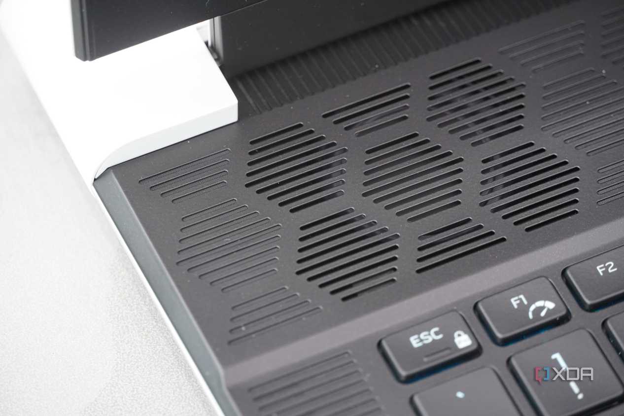 The exam key and cooling system on the Alienware x16 R2.