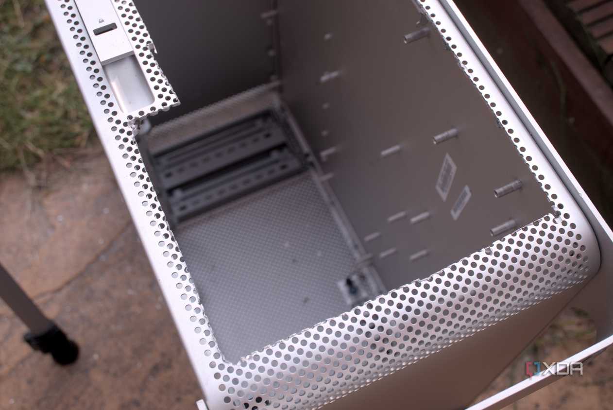 Power Mac G5 without the rear panel