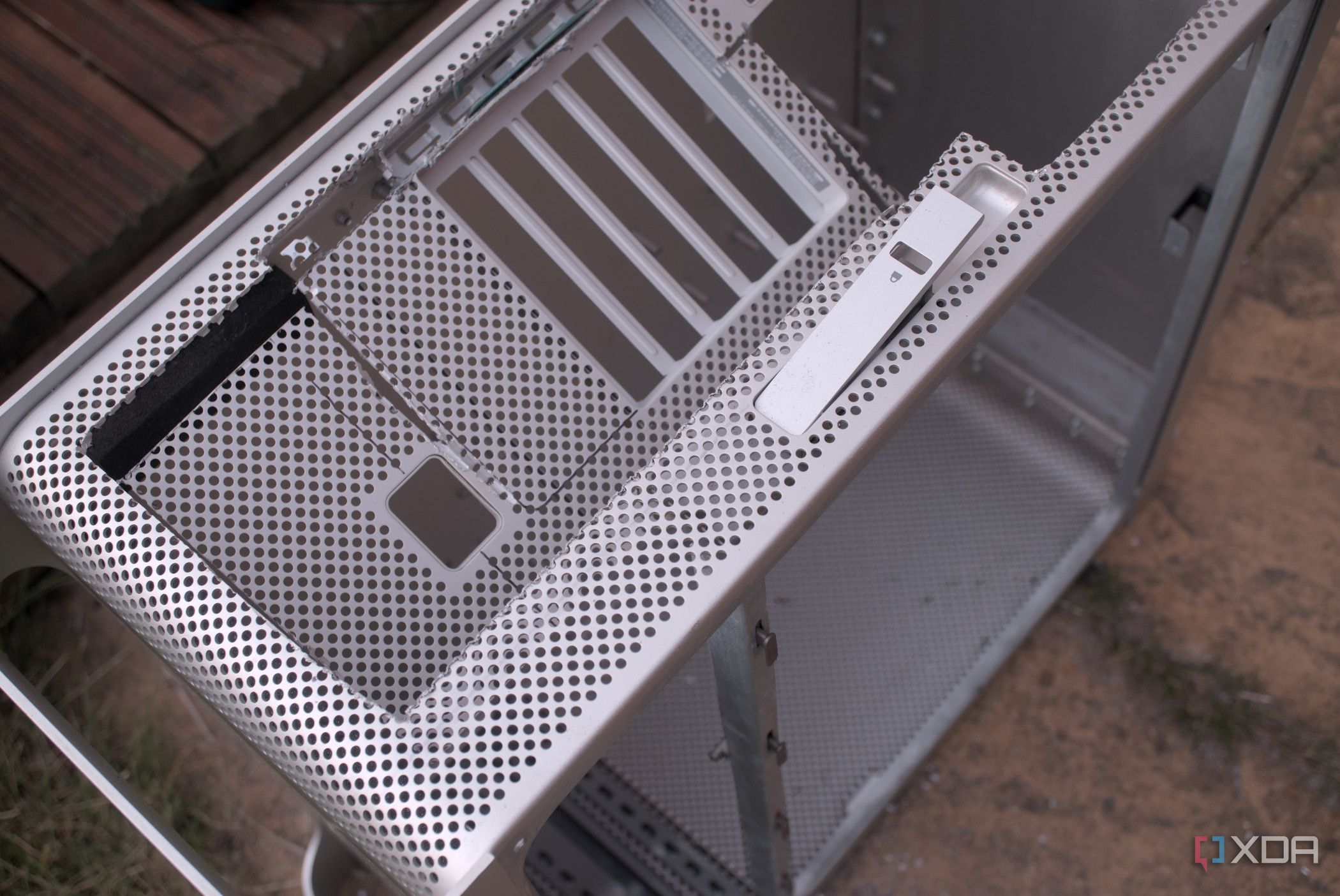 Bending out the Power Mac G5 PCI bracket