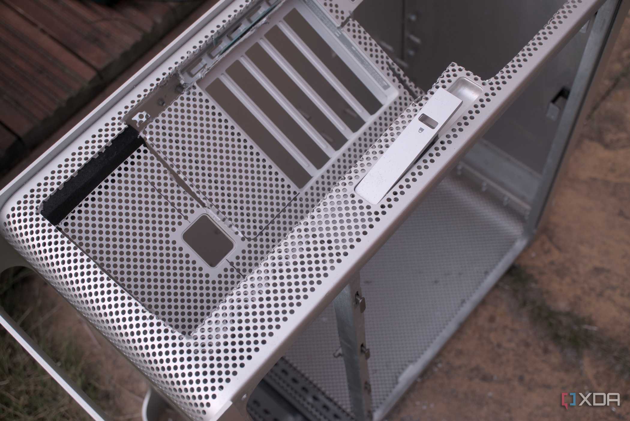 Bending out the Power Mac G5 PCI bracket