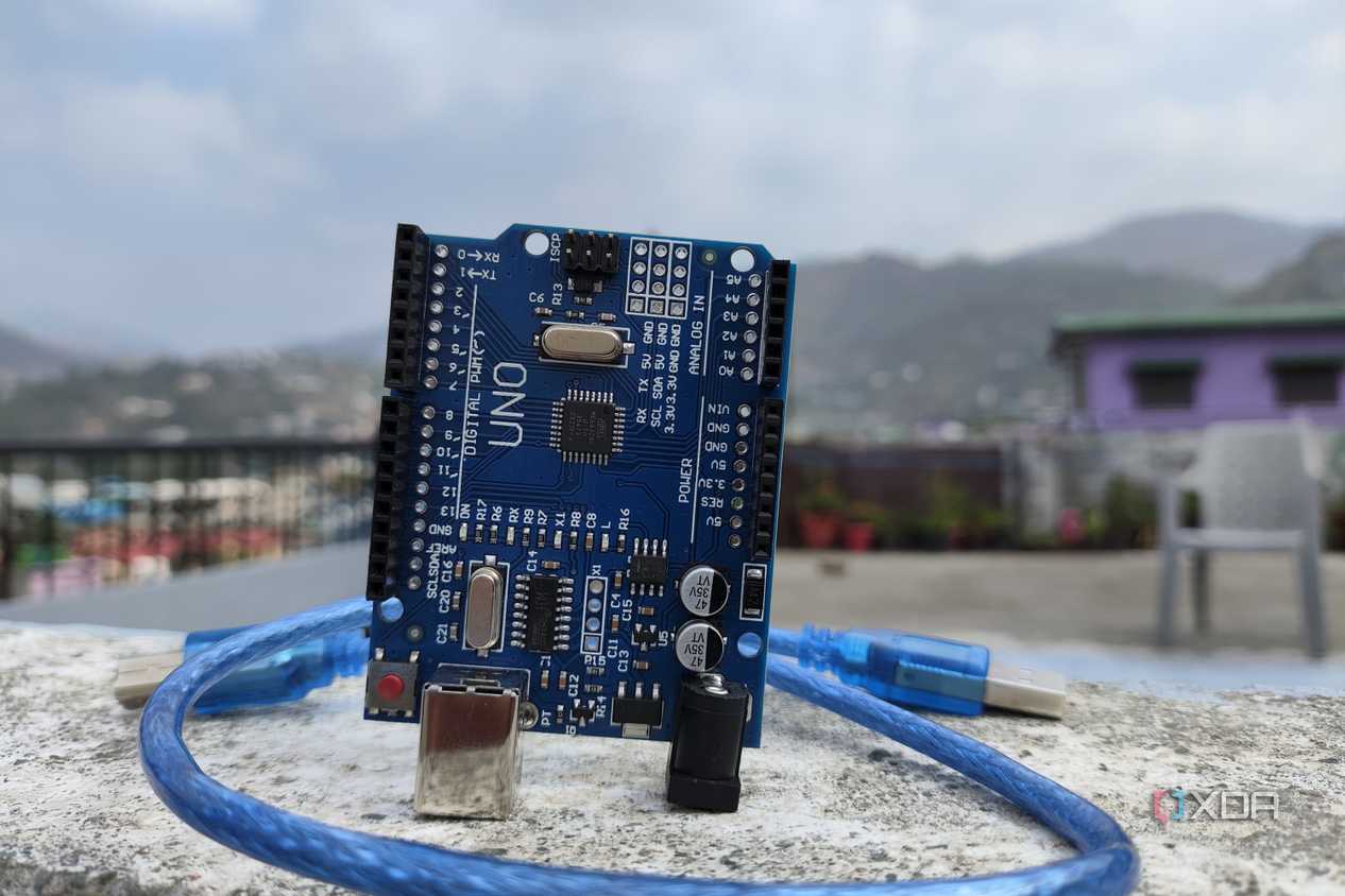 An Arduino Uno board with a cable wrapped around it