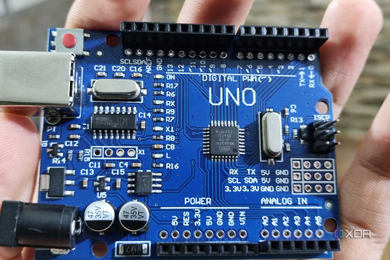 Someone Using Arduino Uno 5 reasons Iโm concerned about Qualcommโs Arduino acquisition (and 1 ...