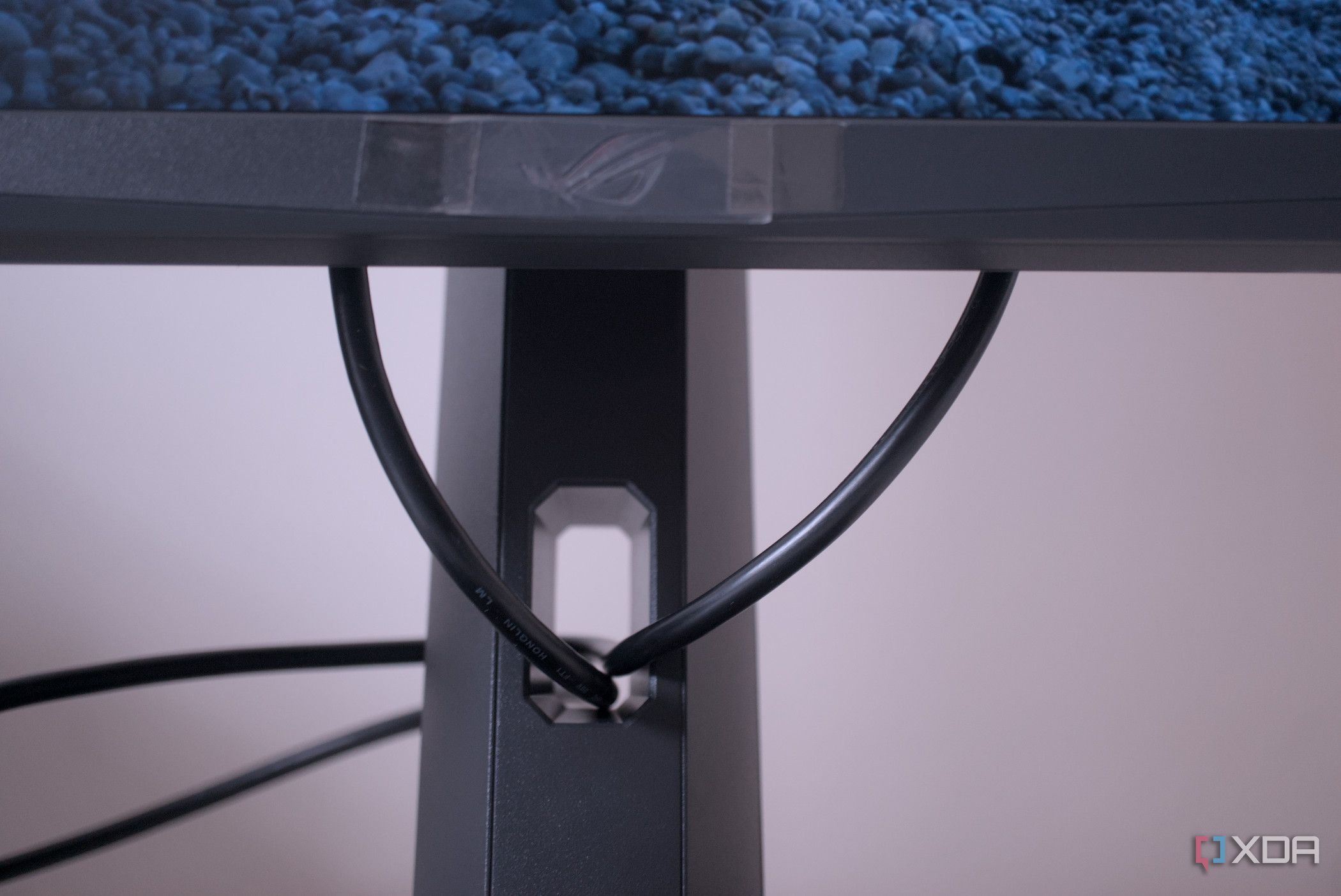 asus rog strix xg27acs monitor cable management channel