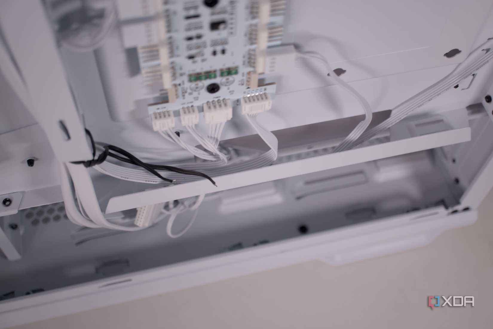 Cable management in the be quiet! Dark Base 701