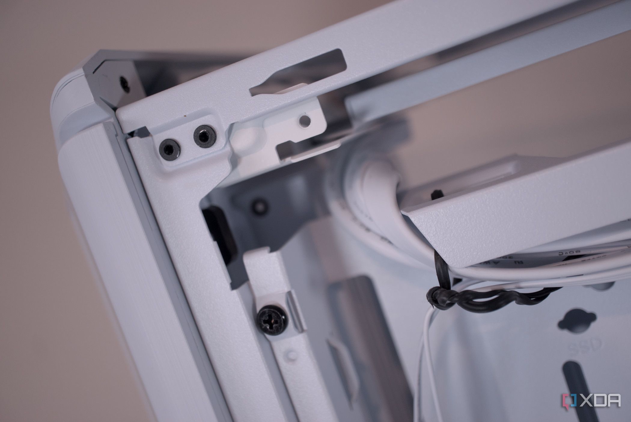 be-quiet-dark-base-701-case-cable-management-front-io