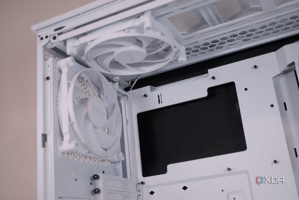 be quiet! Dark Base 701 preinstalled fans