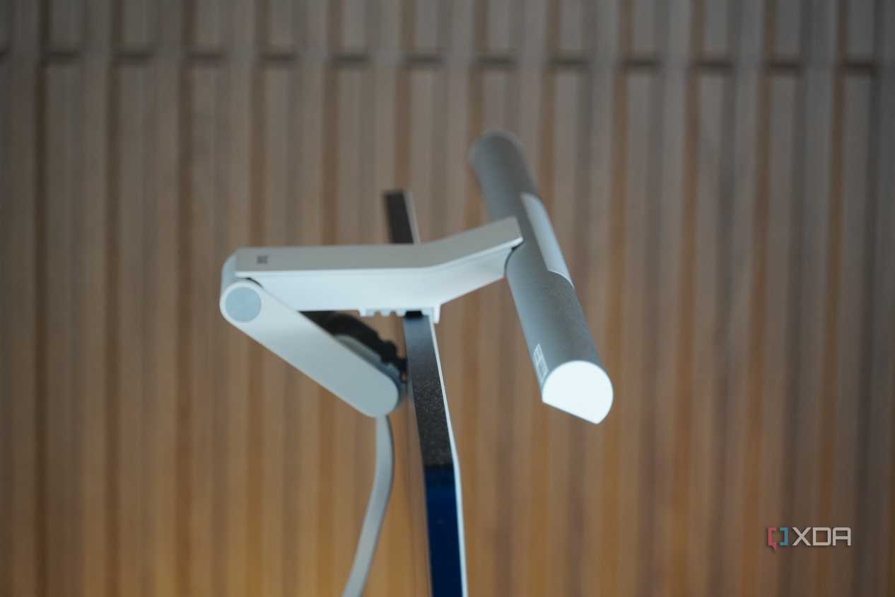 A side view of the clamp on an M3 iMac.
