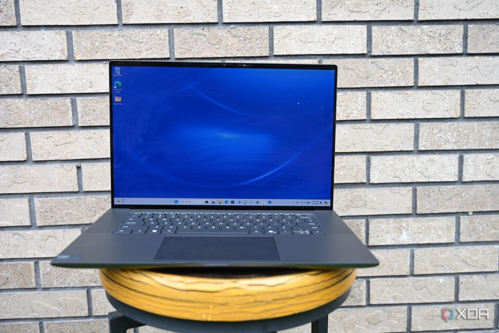  Dell Precision 5690 against brick wall