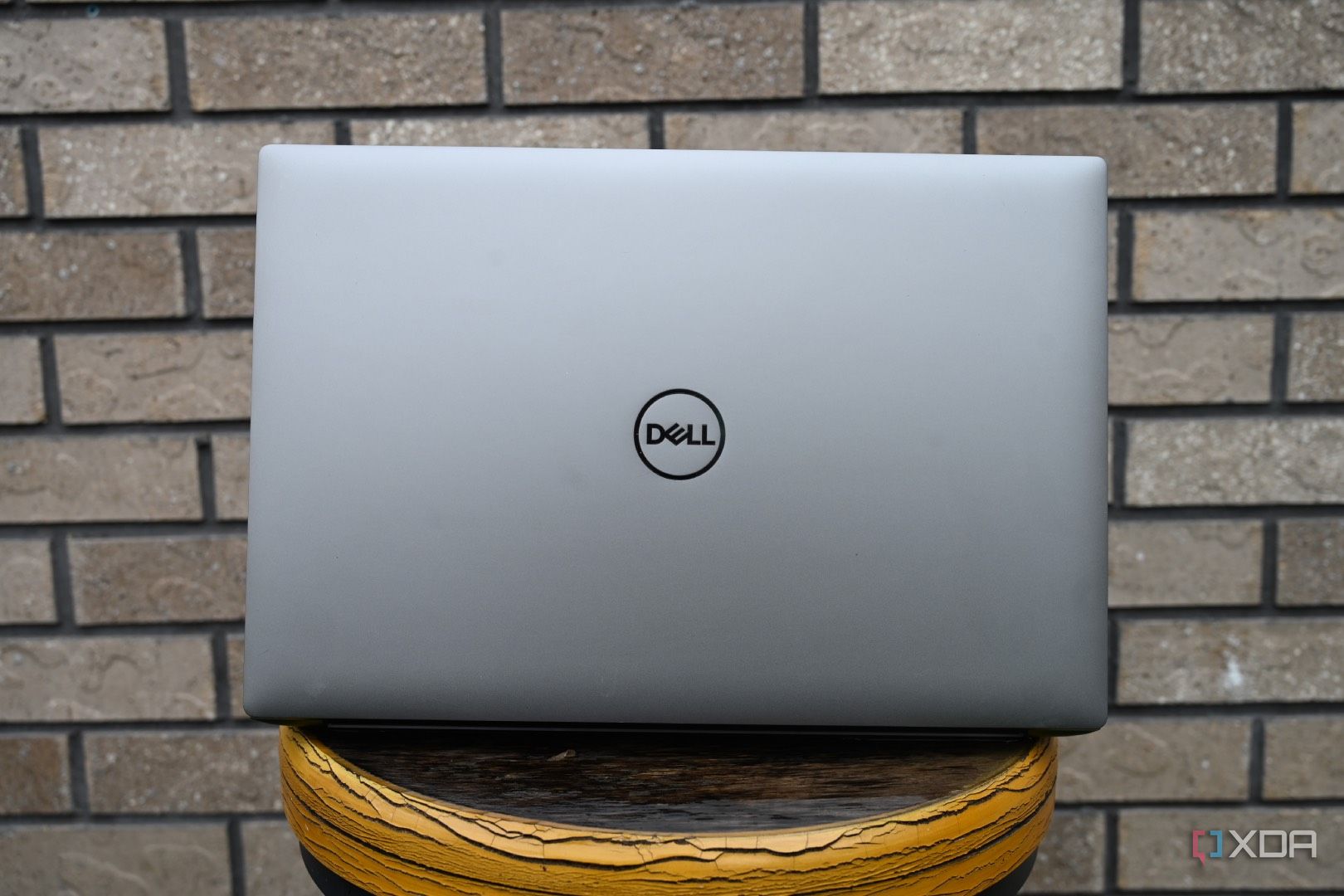 Dell Precision 5690 lid against brick wall