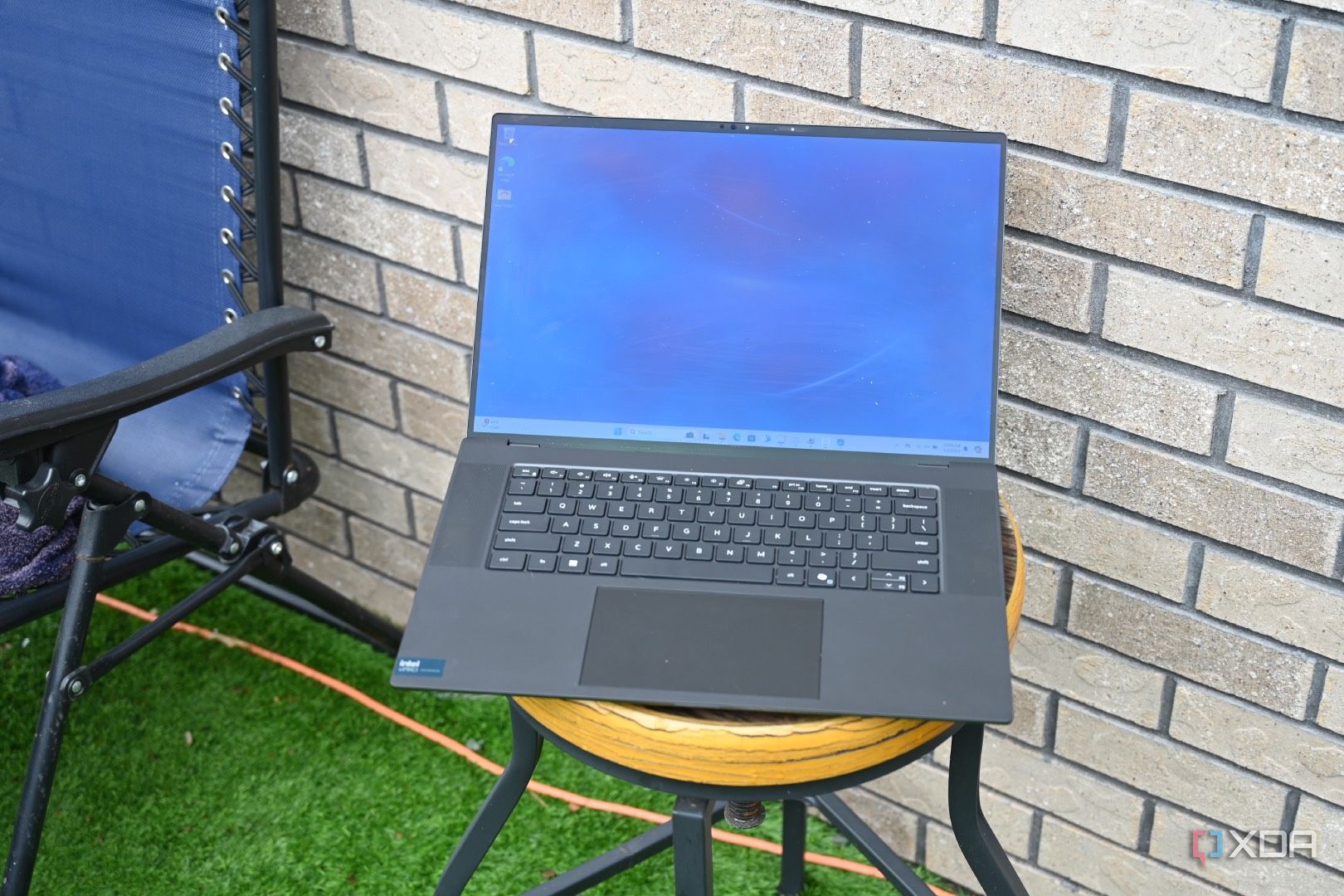  Dell Precision 5690 backyard shot