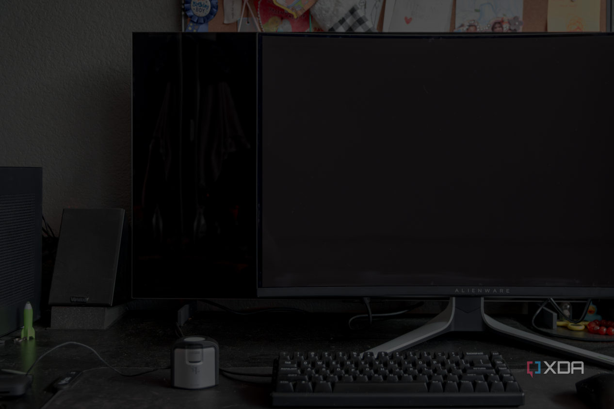 A black level comparison between the Dell AW3225QF and the LG C2 in dim lighting.