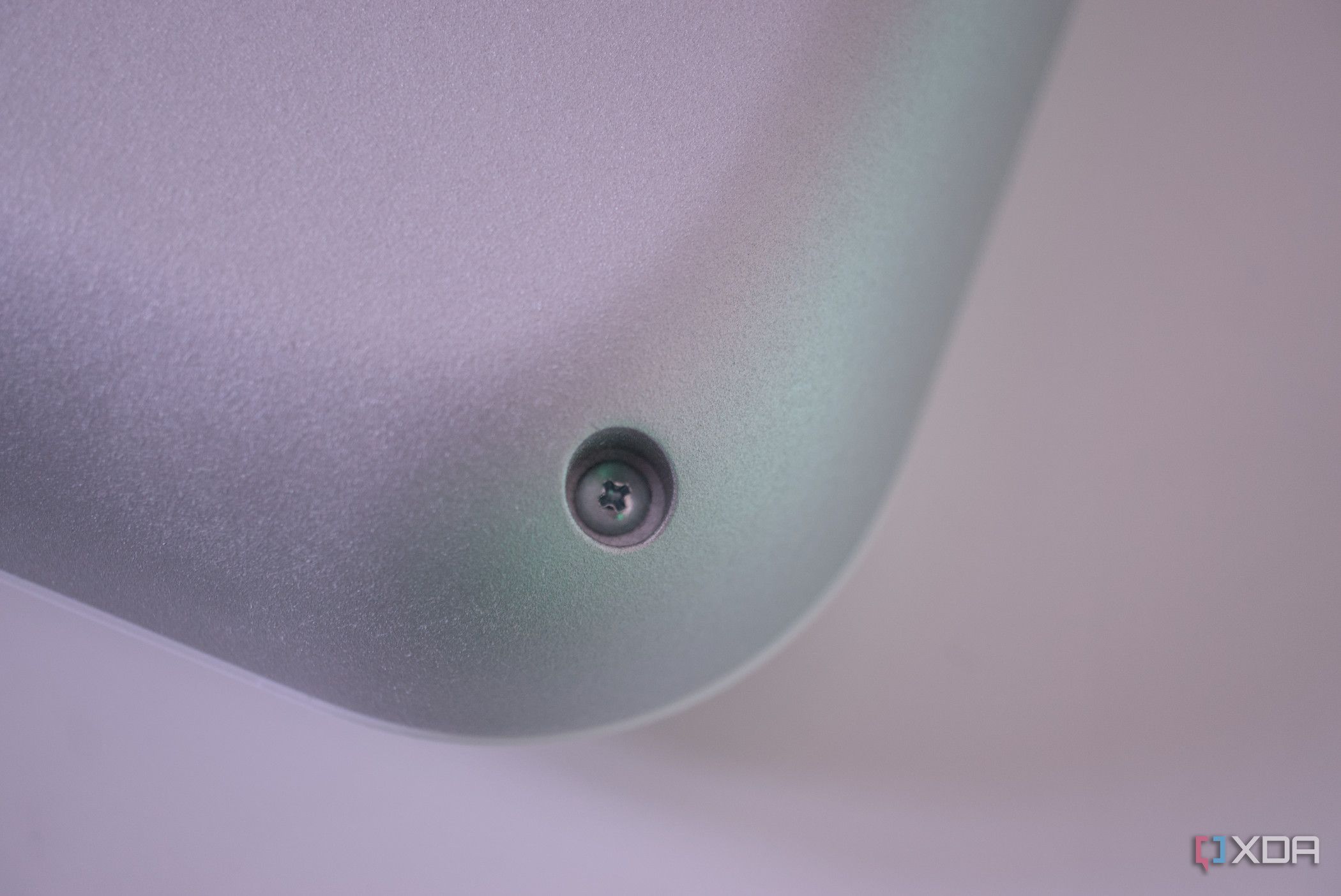 EnGenius ECW536 screw