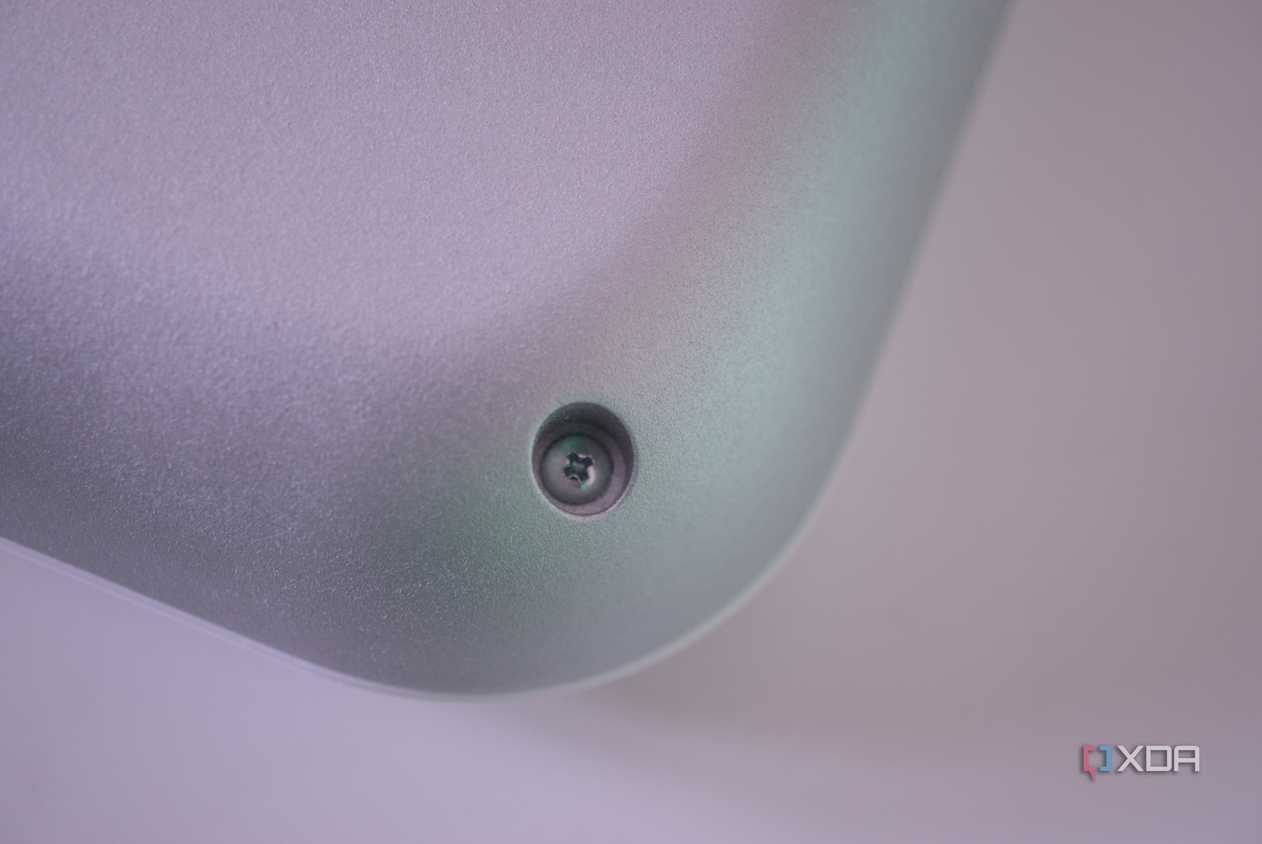 EnGenius ECW536 screw