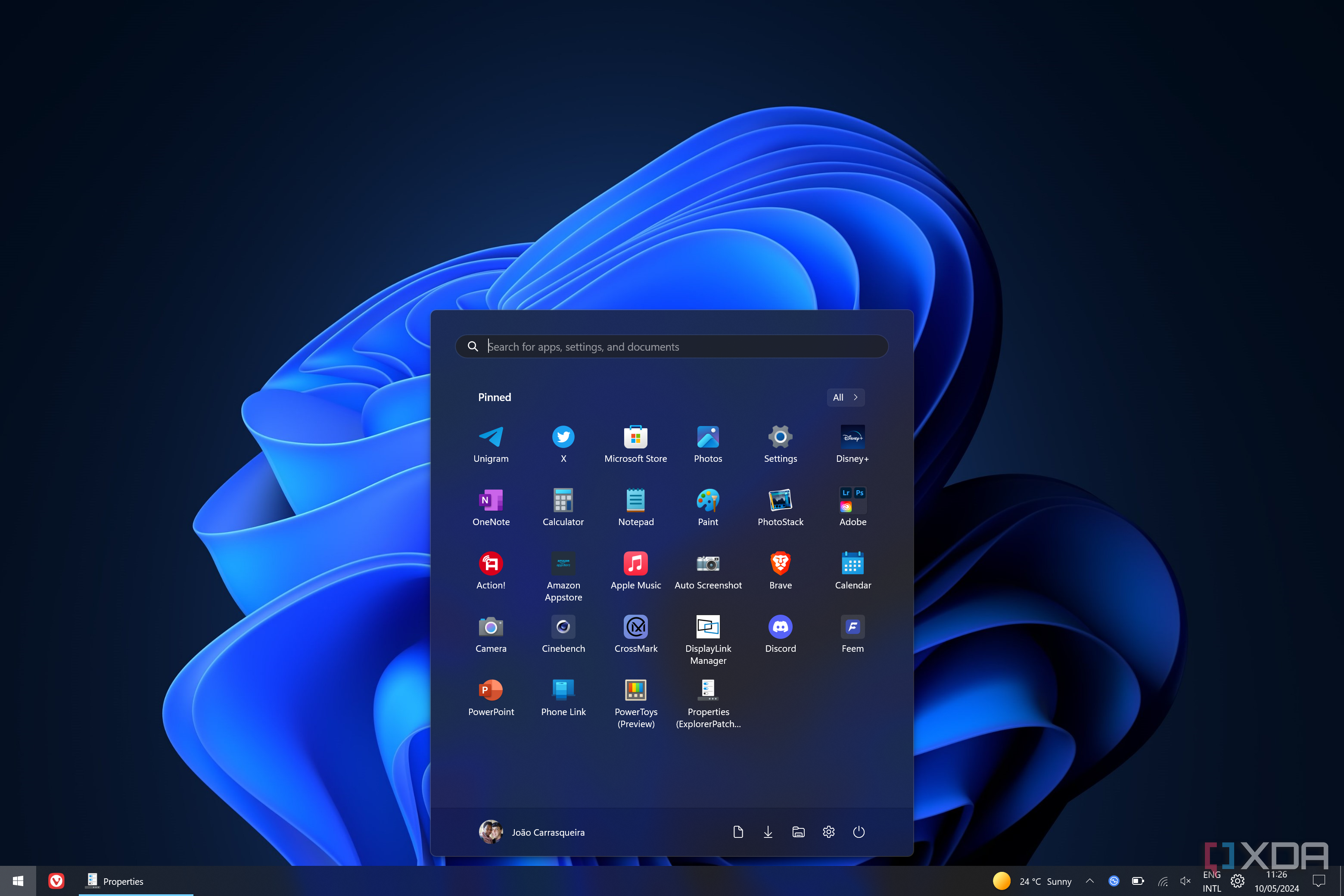 Screenshot of Windows 11 with the Start menu at the center but the Start button in the corner