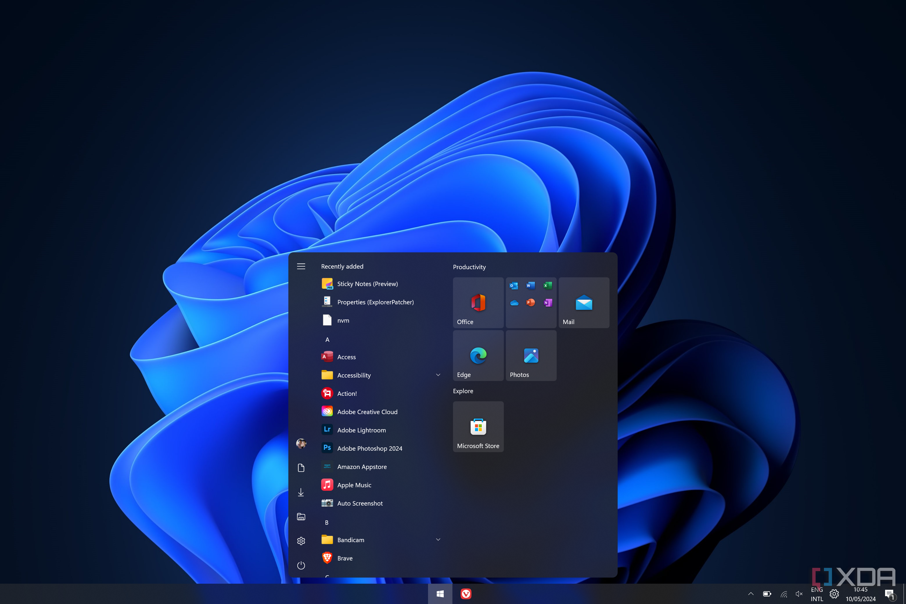 Screenshot of Windows 11 with a Windows 10-style taskbar and Start menu from ExplorerPatcher