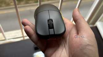 A top-view picture of the Fantech Helios II Pro Wireless gaming mouse
